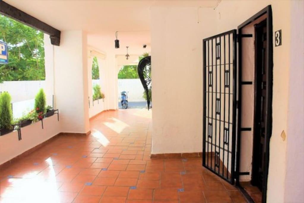 Beautiful Spanish Apartment In Торемолинос Екстериор снимка